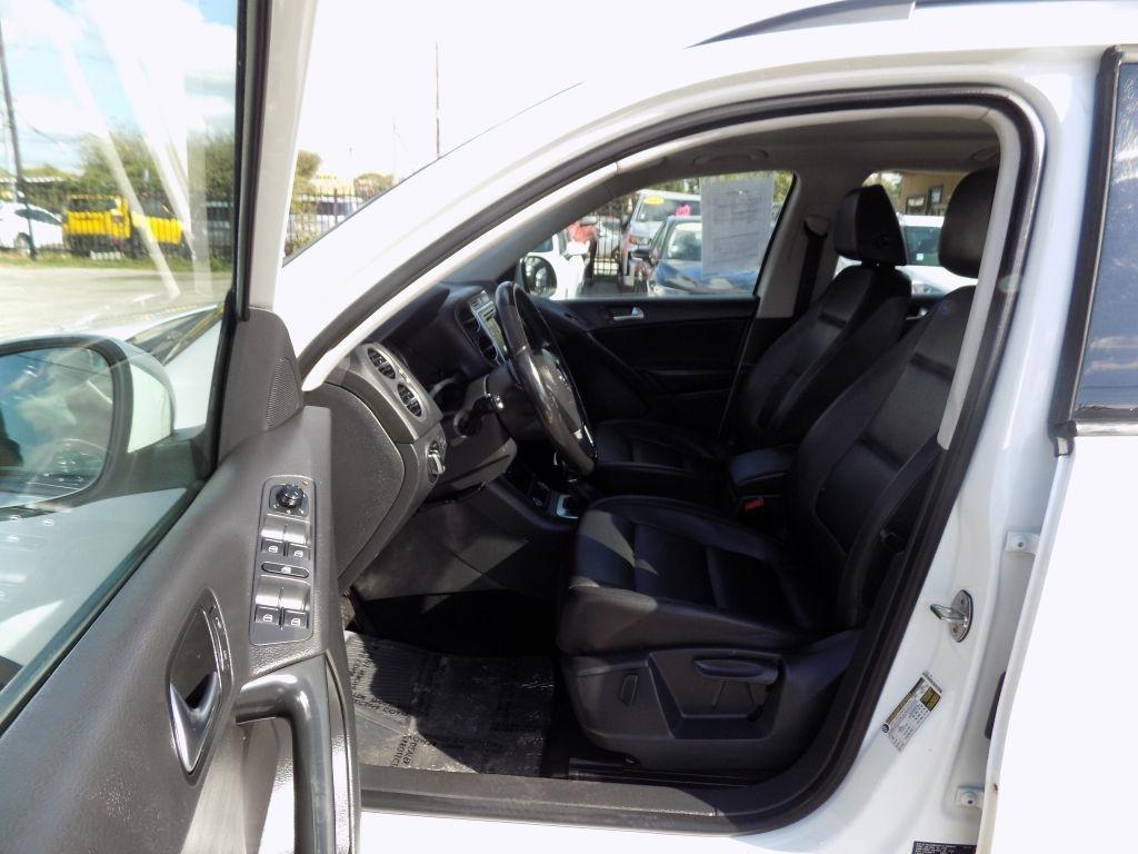 Volkswagen Tiguan S 2016
