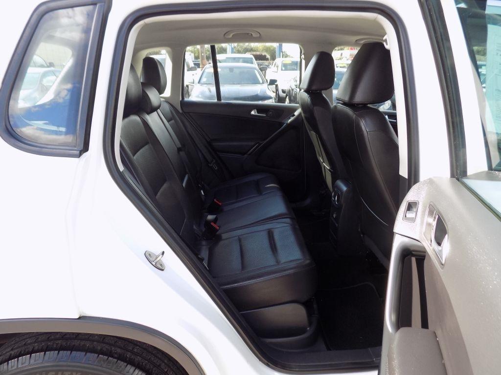 Volkswagen Tiguan S 2016