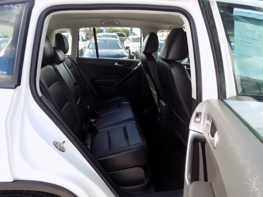 Volkswagen Tiguan S 2016