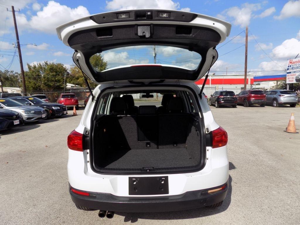 Volkswagen Tiguan S 2016
