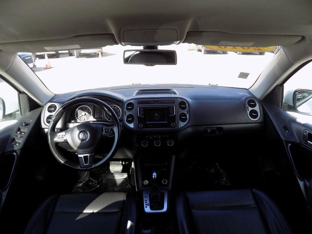 Volkswagen Tiguan S 2016