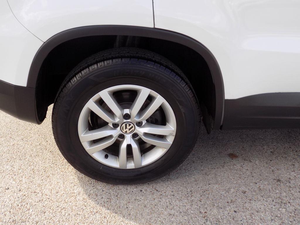 Volkswagen Tiguan S 2016