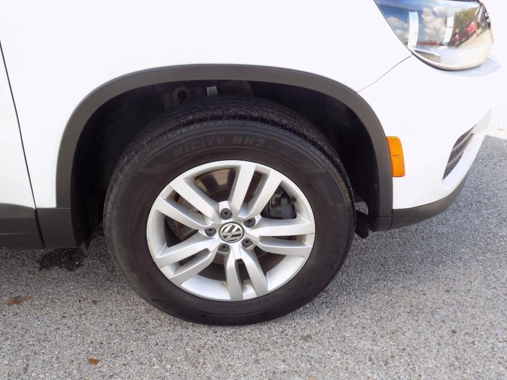 Volkswagen Tiguan S 2016