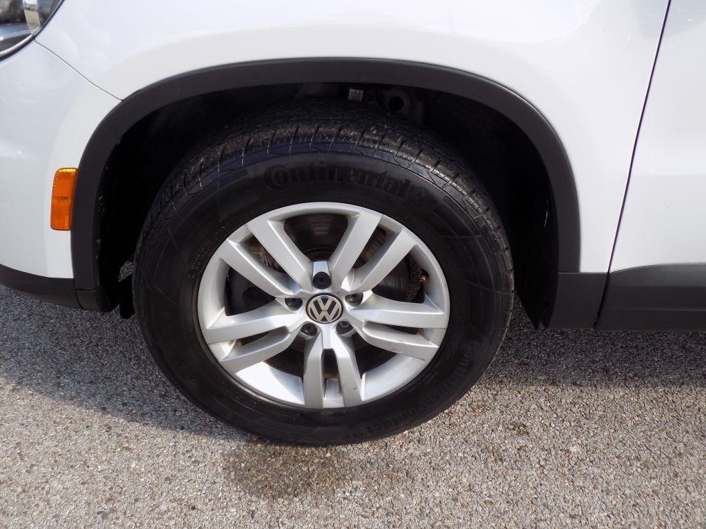 Volkswagen Tiguan S 2016