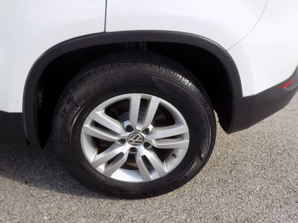 Volkswagen Tiguan S 2016