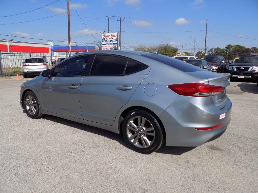Hyundai Elantra Value Edition 6A 2017