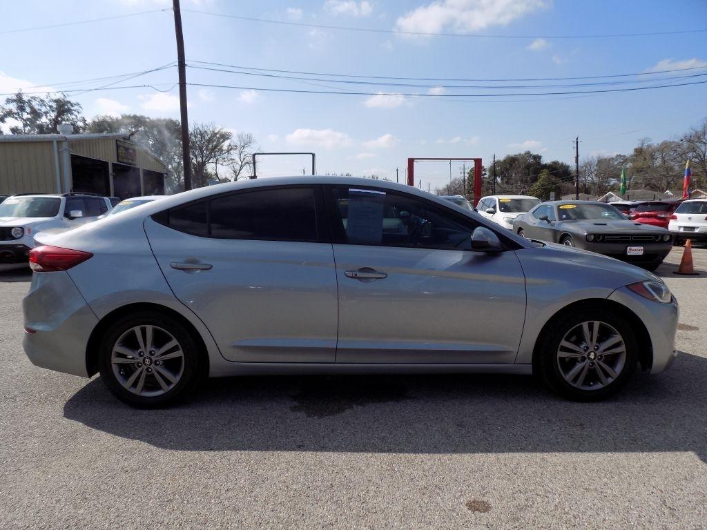 Hyundai Elantra Value Edition 6A 2017