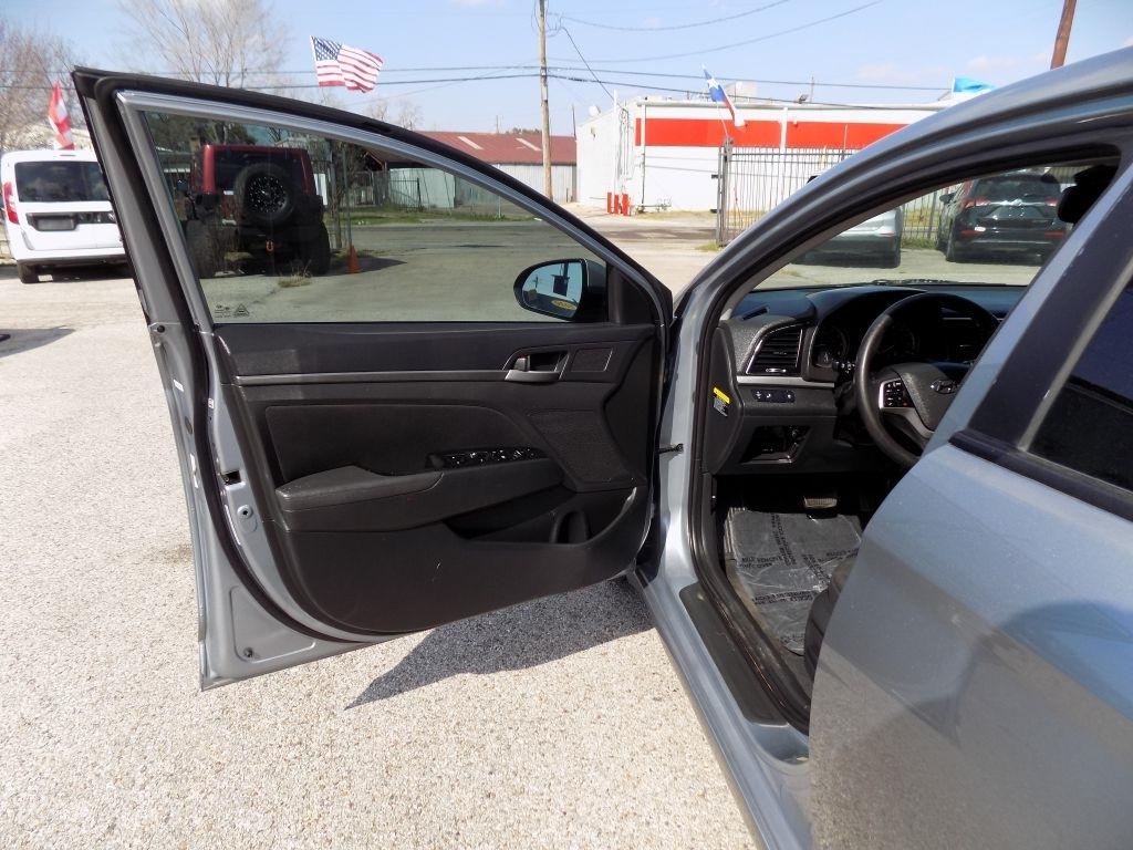 Hyundai Elantra Value Edition 6A 2017