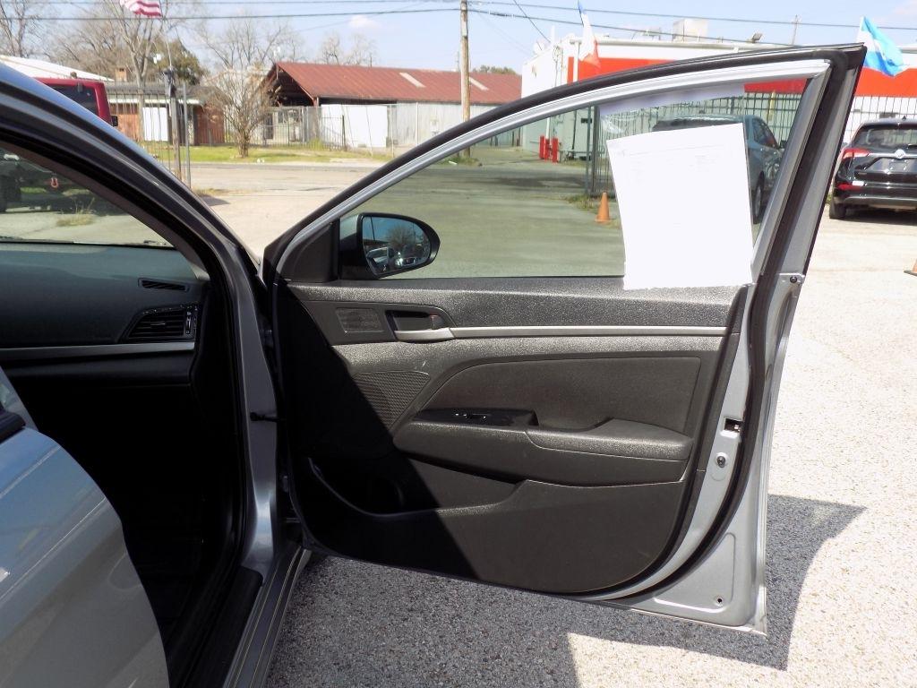 Hyundai Elantra Value Edition 6A 2017