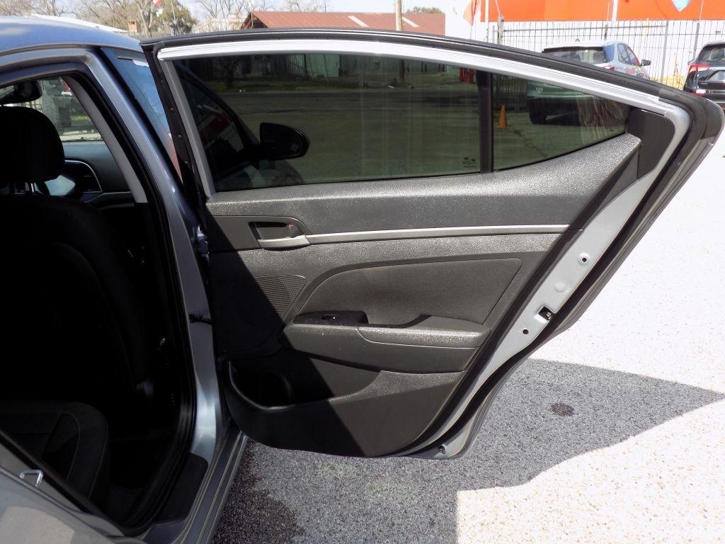 Hyundai Elantra Value Edition 6A 2017