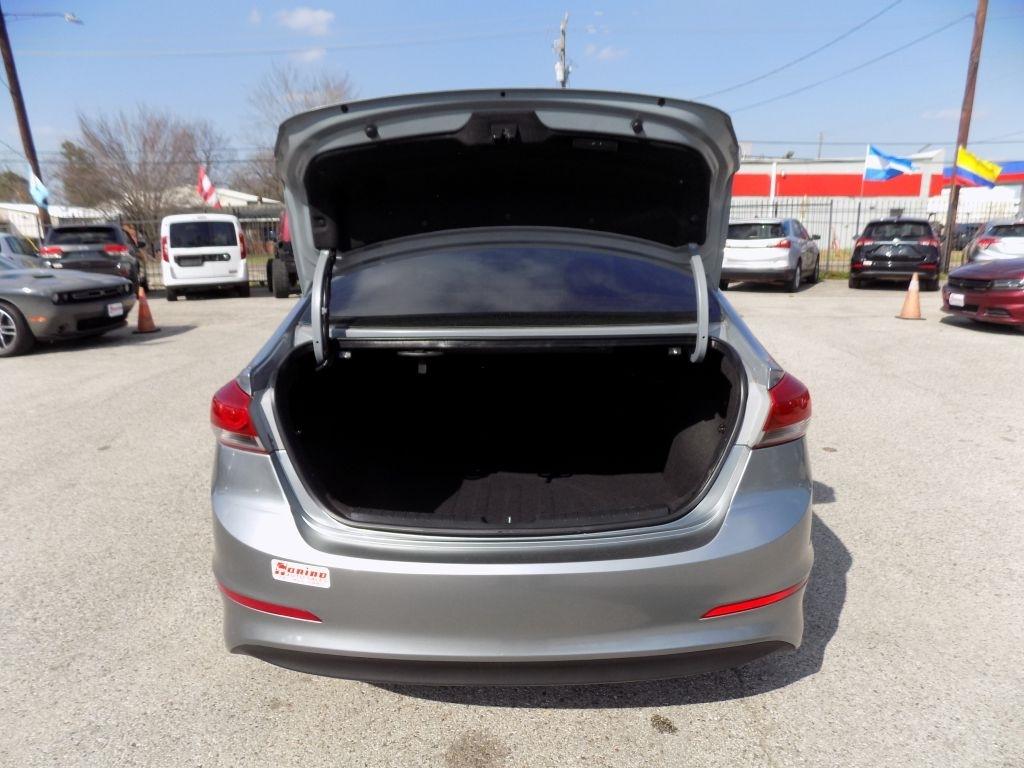 Hyundai Elantra Value Edition 6A 2017