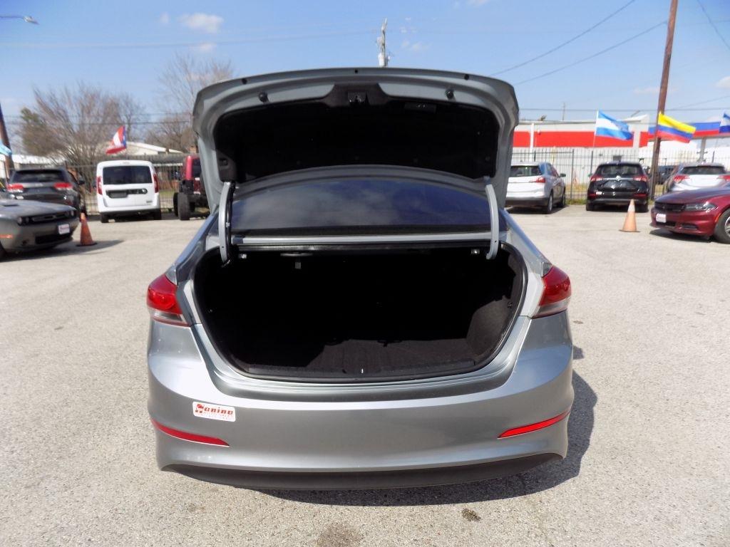 Hyundai Elantra Value Edition 6A 2017