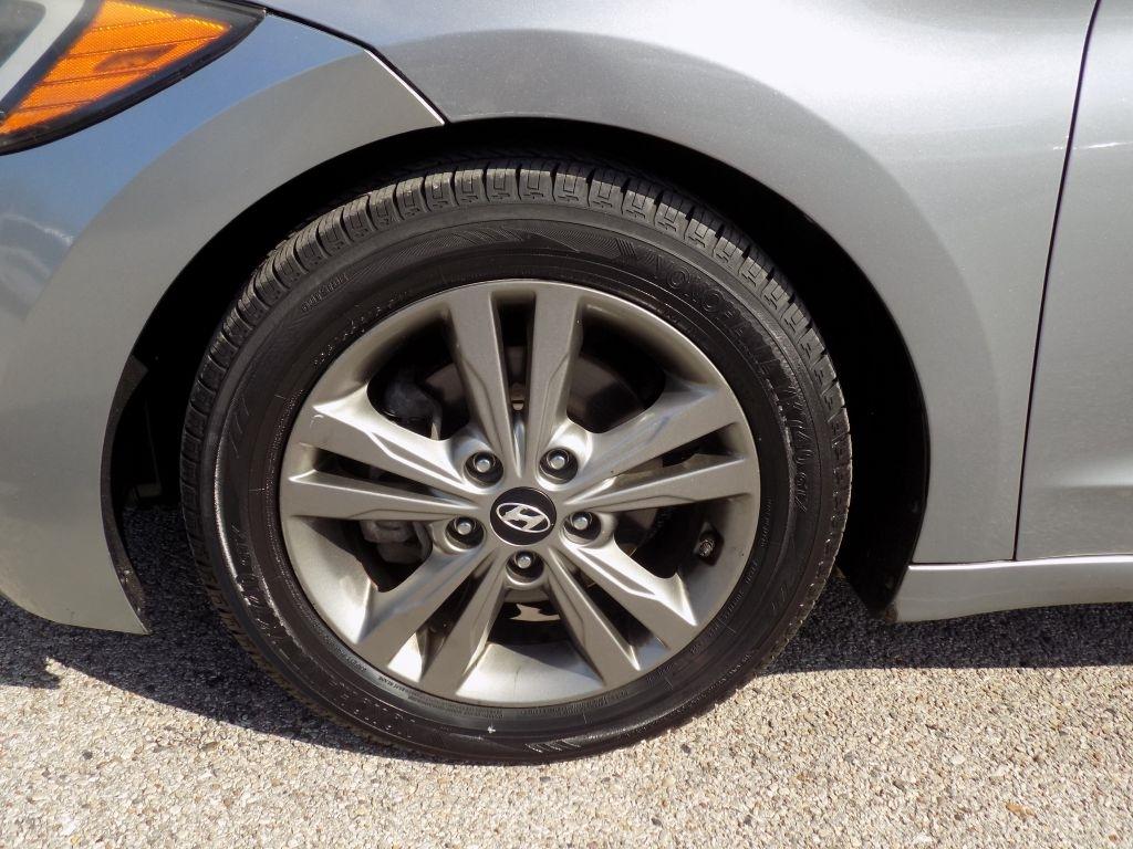 Hyundai Elantra Value Edition 6A 2017