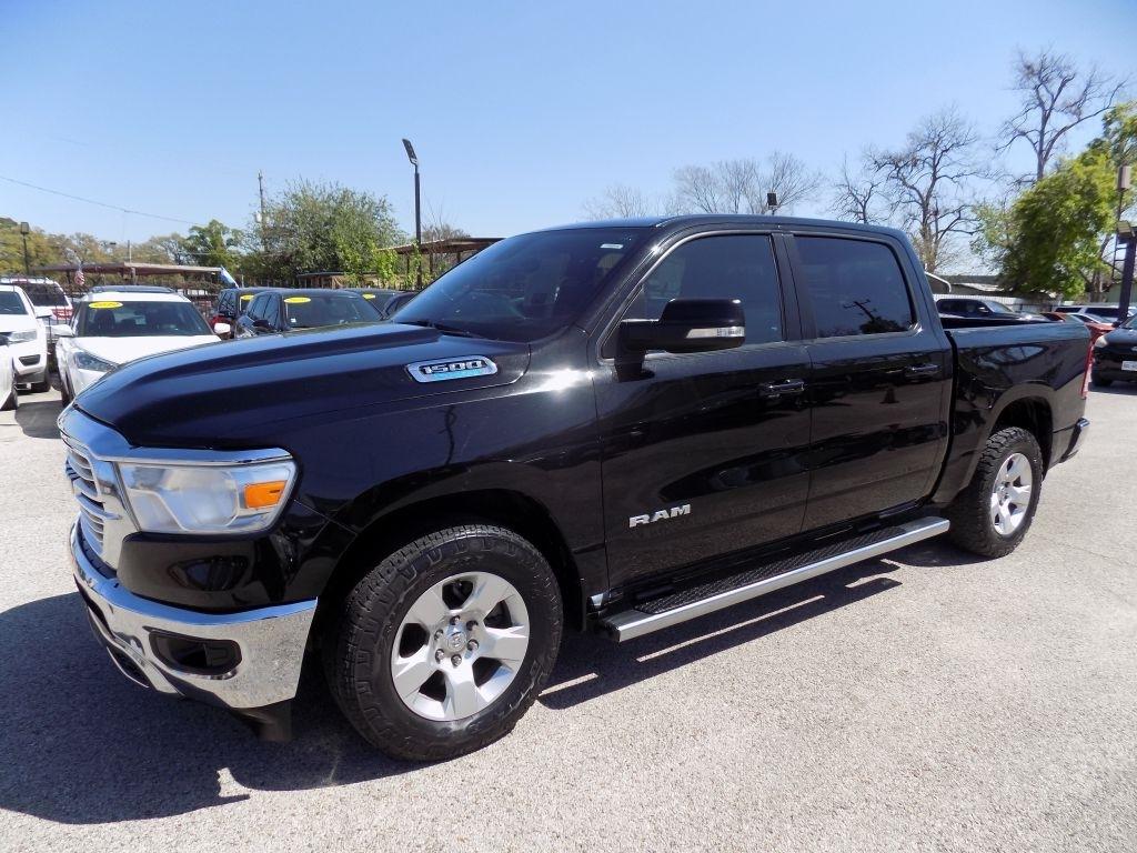 RAM 1500 Big Horn Crew Cab SWB 2WD 2022