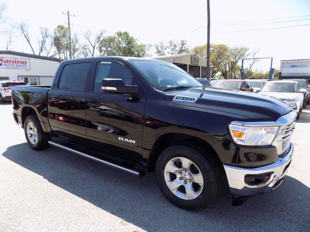 RAM 1500 Big Horn Crew Cab SWB 2WD 2022