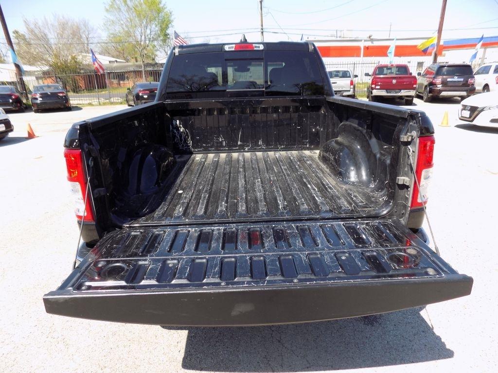 RAM 1500 Big Horn Crew Cab SWB 2WD 2022