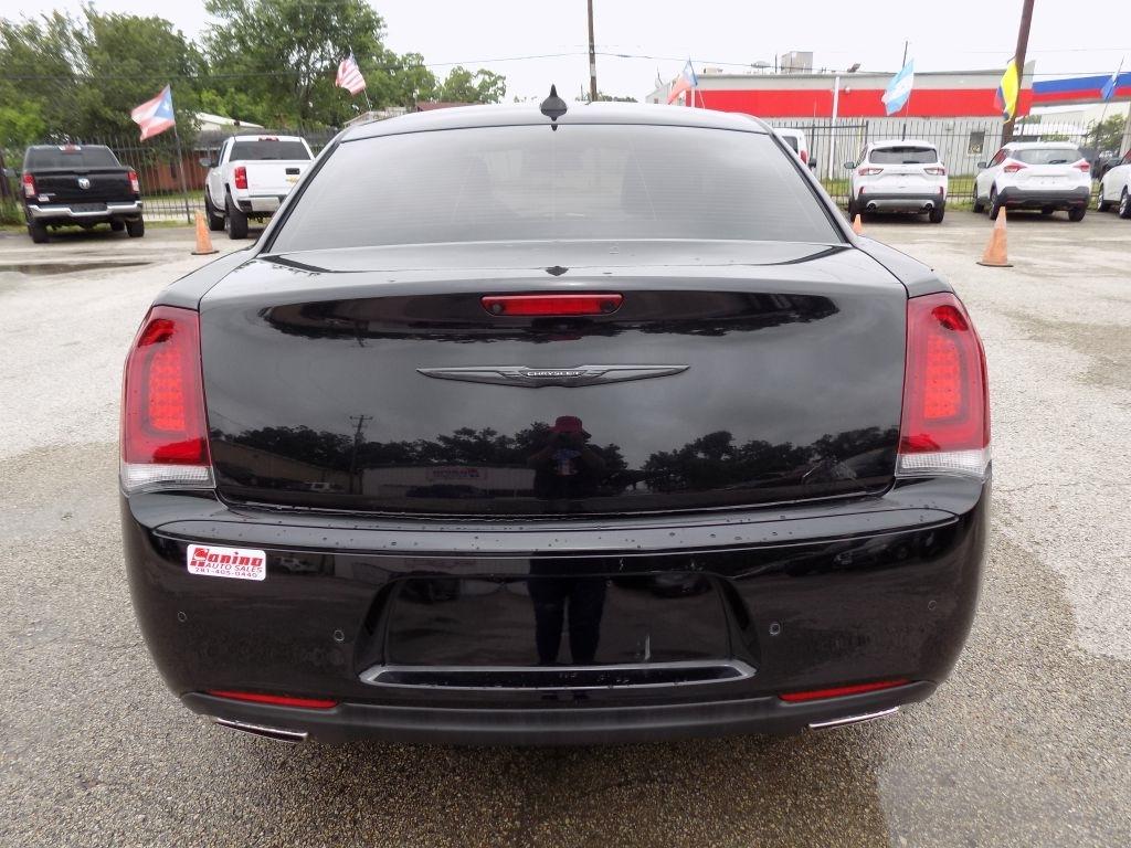 Chrysler 300 Touring 2021