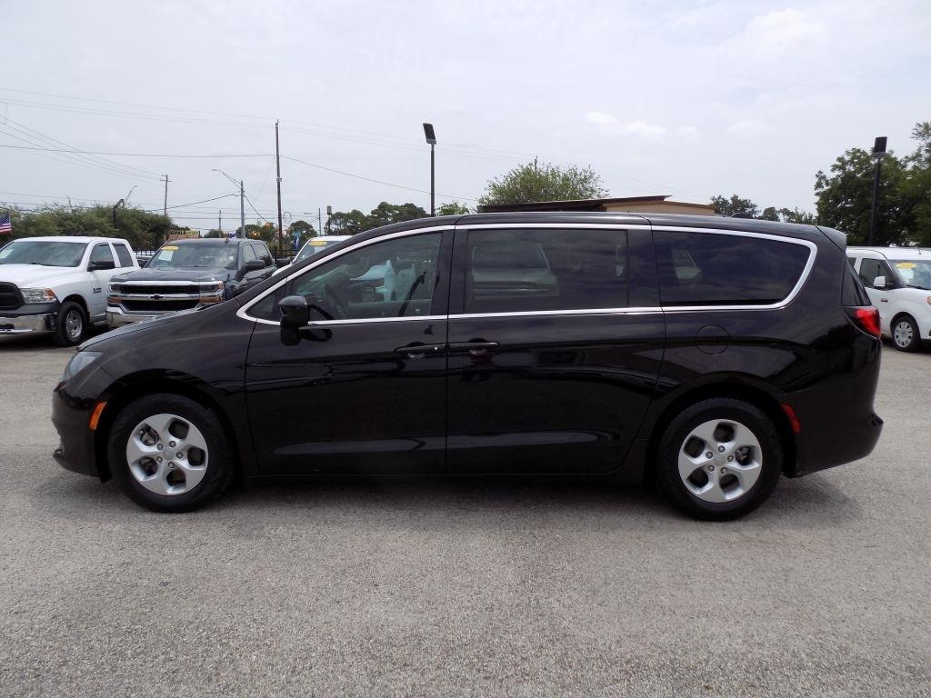 Chrysler Pacifica LX 2017