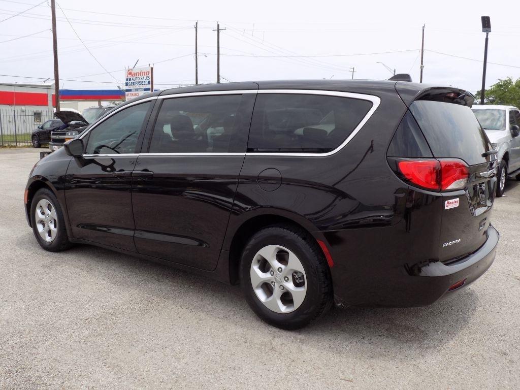 Chrysler Pacifica LX 2017