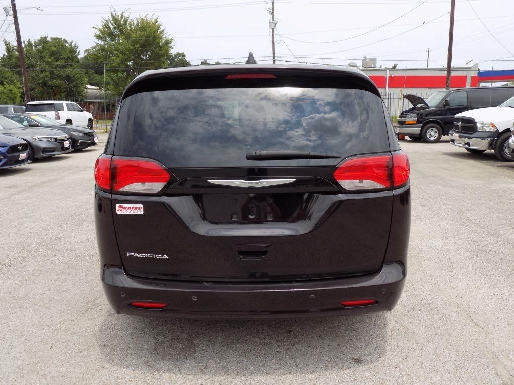 Chrysler Pacifica LX 2017
