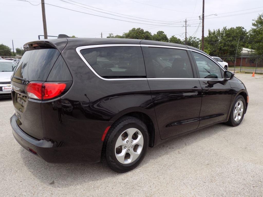 Chrysler Pacifica LX 2017