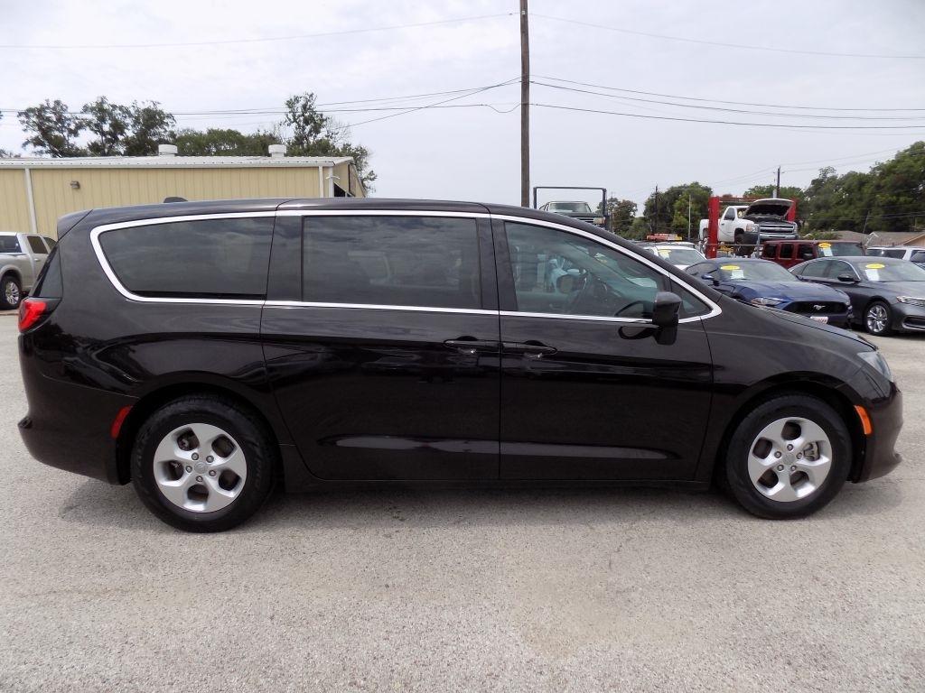 Chrysler Pacifica LX 2017