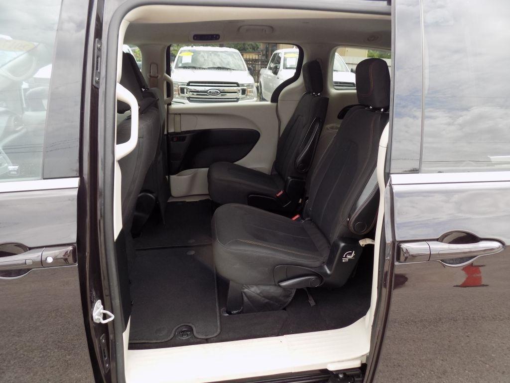 Chrysler Pacifica LX 2017