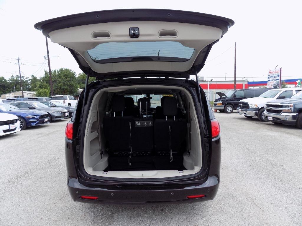 Chrysler Pacifica LX 2017