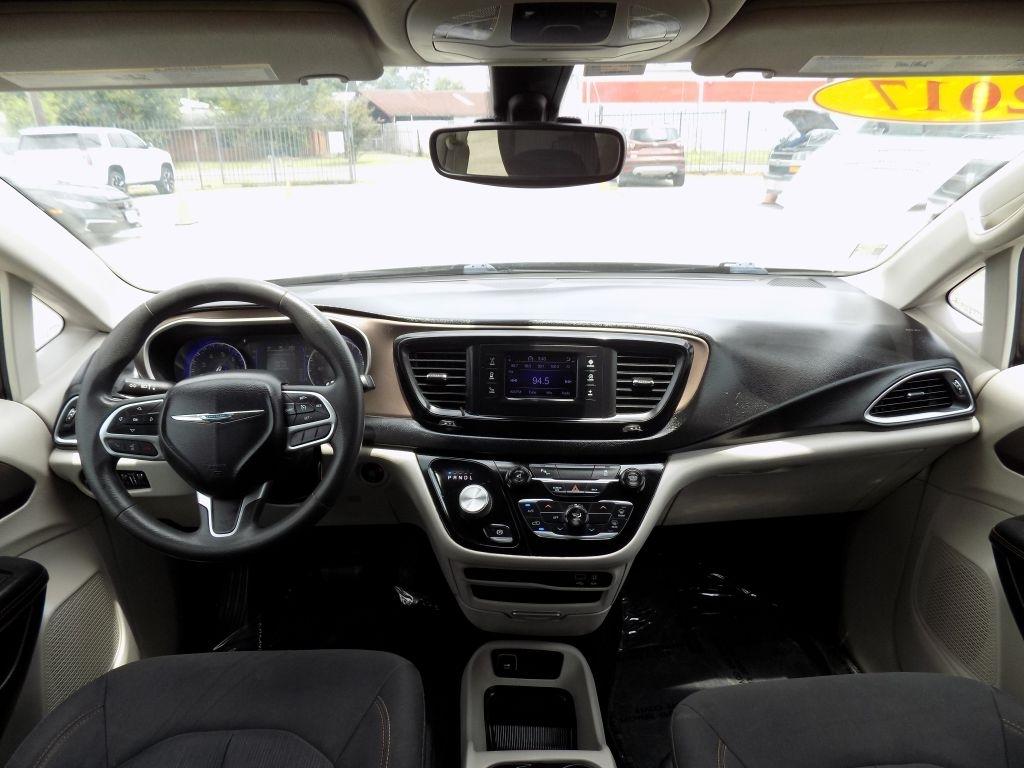 Chrysler Pacifica LX 2017
