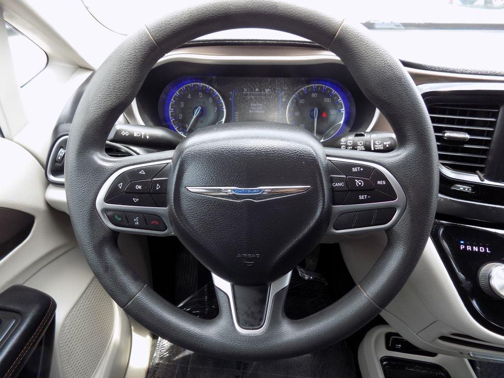 Chrysler Pacifica LX 2017