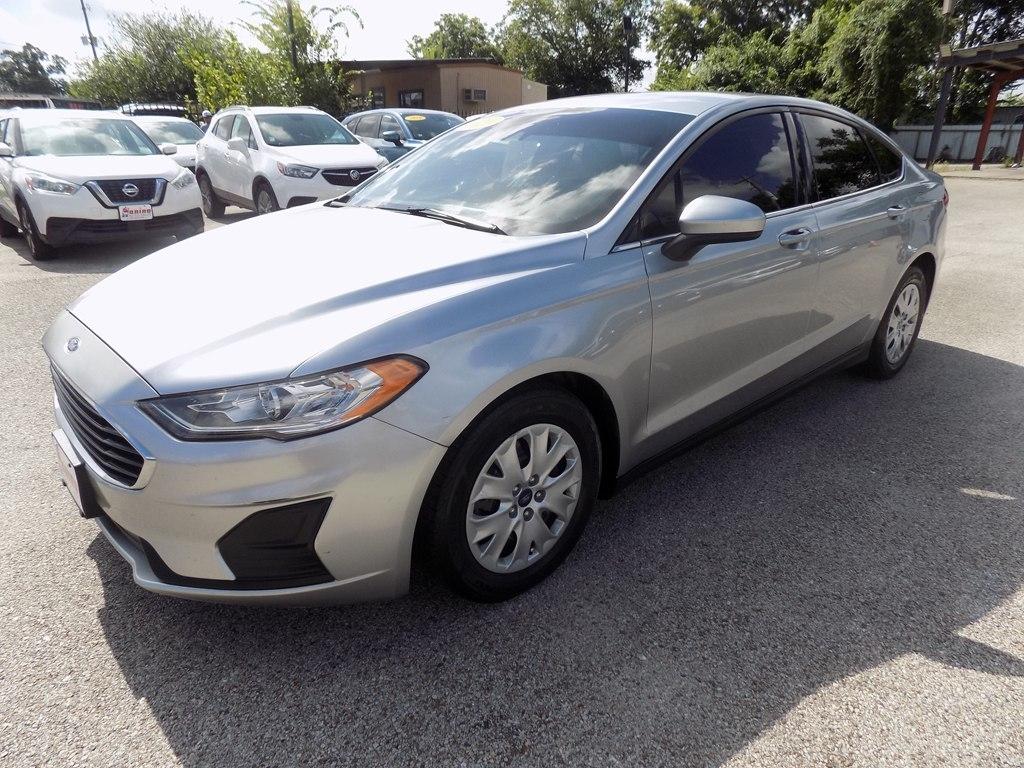 Ford Fusion S 2020