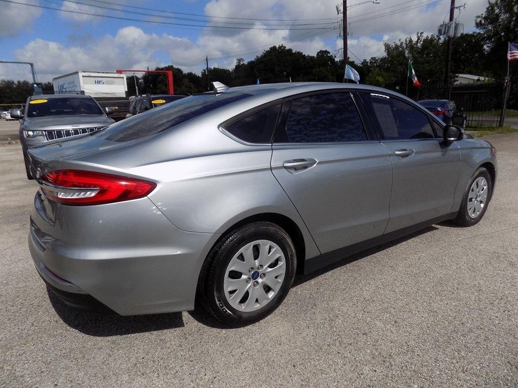 Ford Fusion S 2020