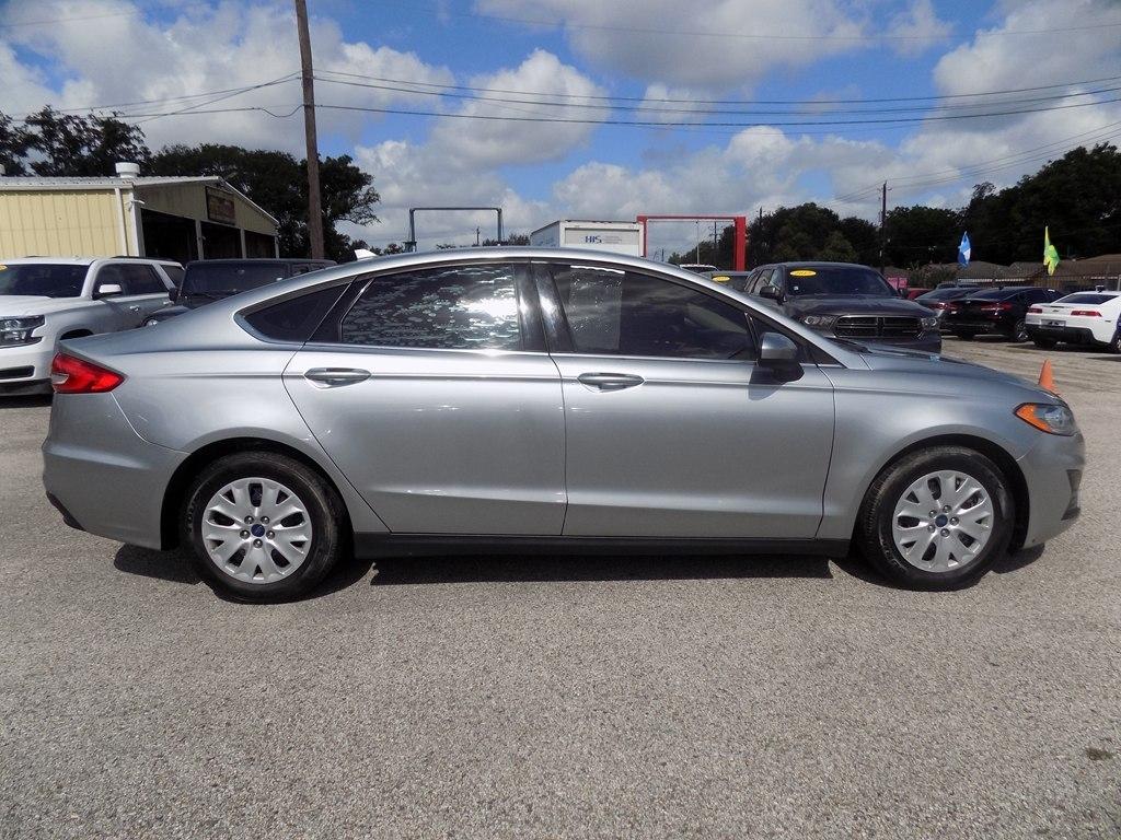 Ford Fusion S 2020