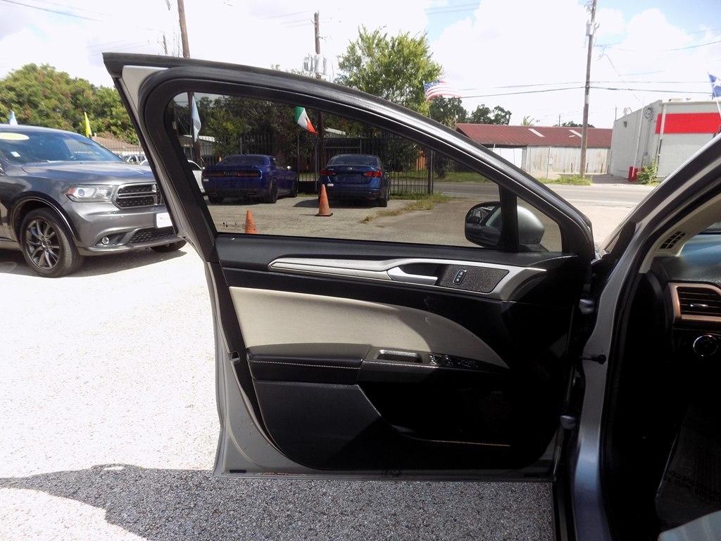 Ford Fusion S 2020