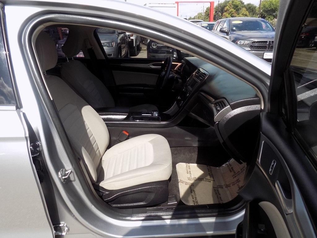 Ford Fusion S 2020