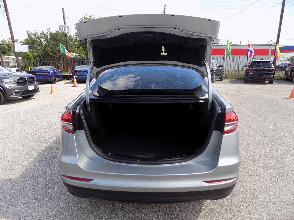 Ford Fusion S 2020