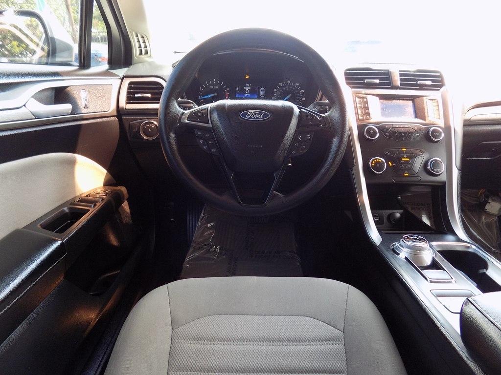Ford Fusion S 2020
