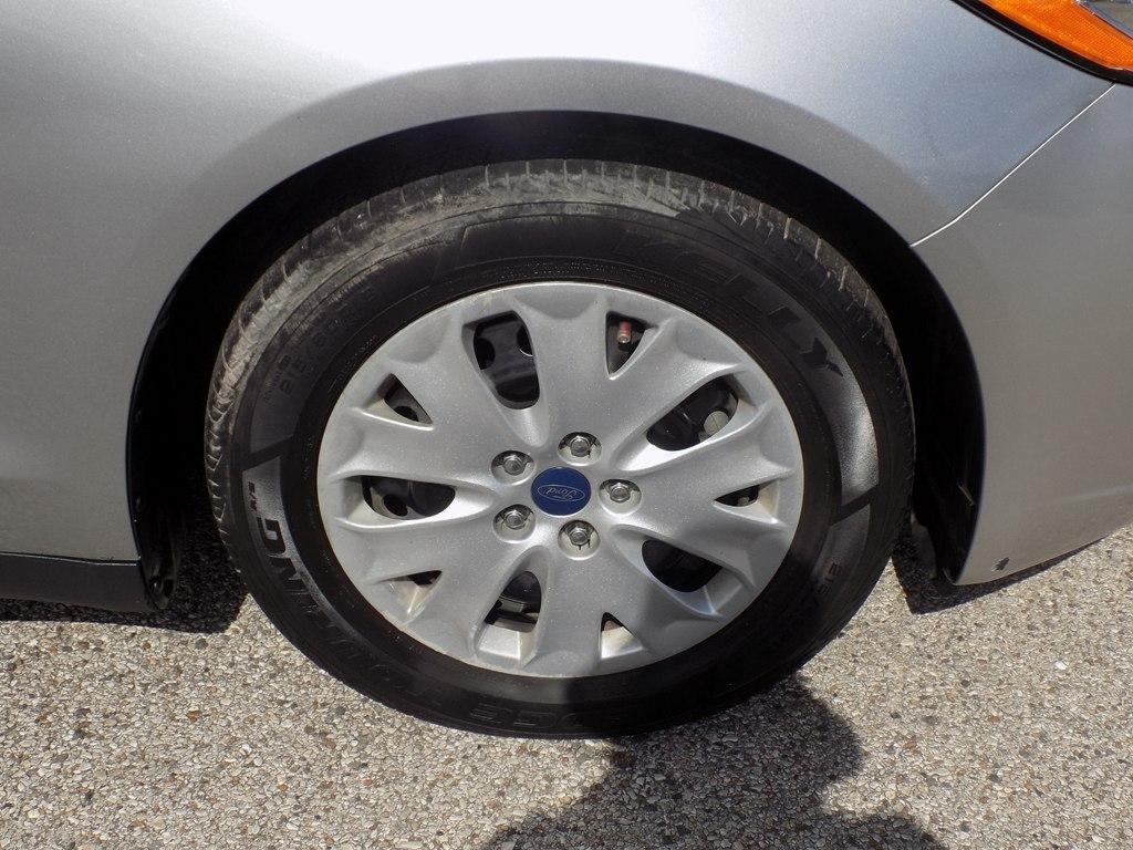 Ford Fusion S 2020