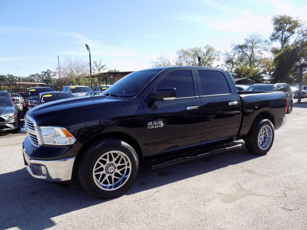 RAM 1500 SLT Crew Cab SWB 2WD 2017