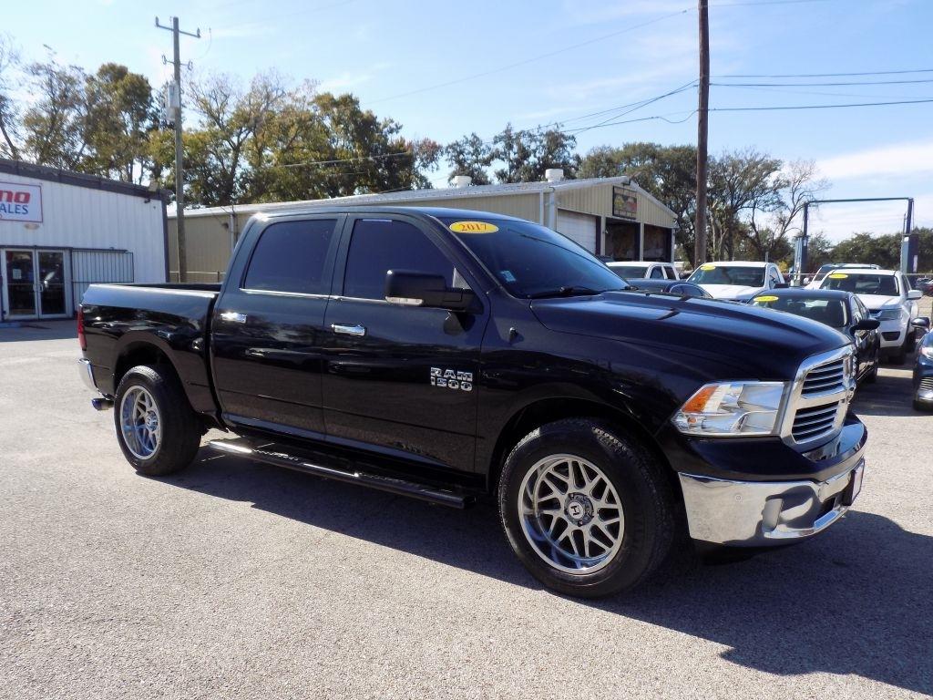 RAM 1500 SLT Crew Cab SWB 2WD 2017
