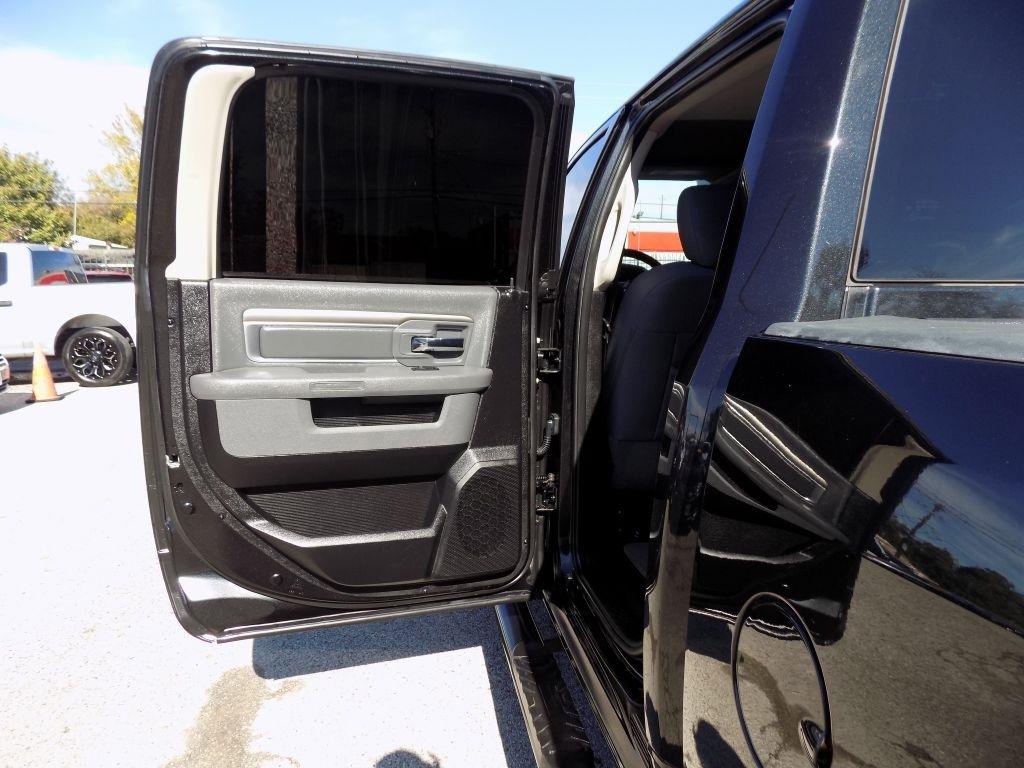 RAM 1500 SLT Crew Cab SWB 2WD 2017