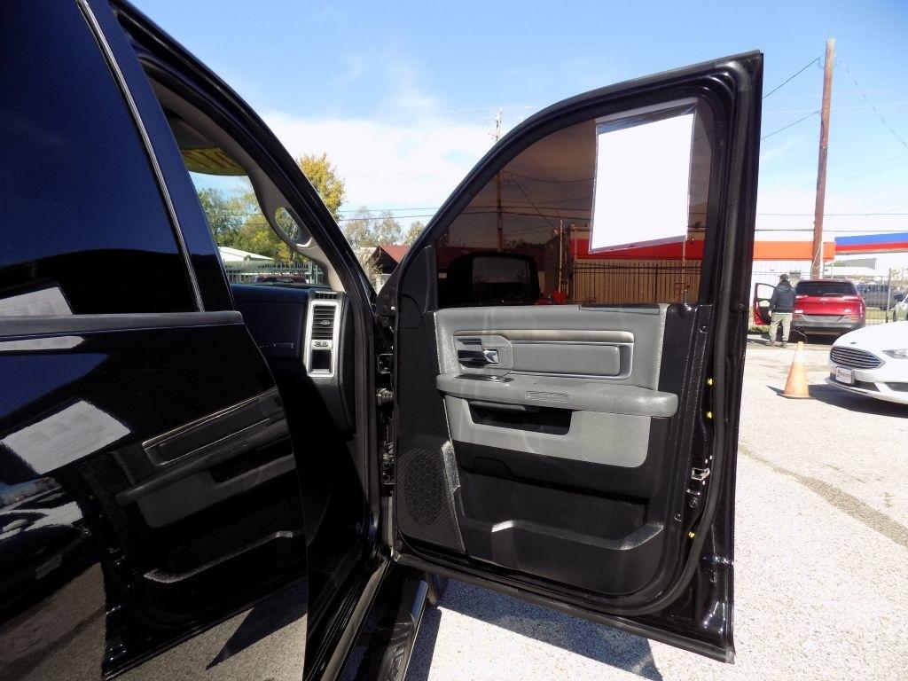 RAM 1500 SLT Crew Cab SWB 2WD 2017