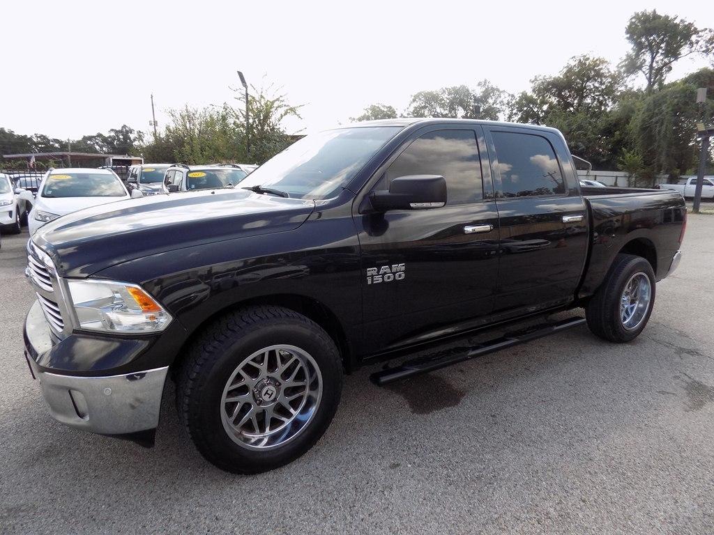 RAM 1500 SLT Crew Cab SWB 2WD 2017