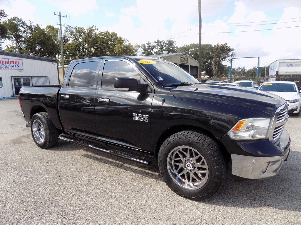 RAM 1500 SLT Crew Cab SWB 2WD 2017