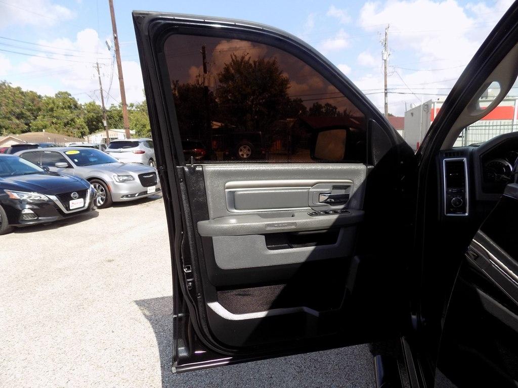 RAM 1500 SLT Crew Cab SWB 2WD 2017