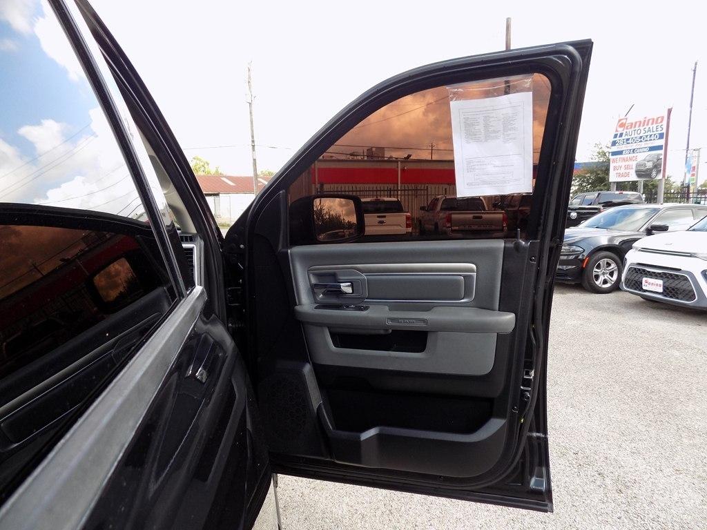 RAM 1500 SLT Crew Cab SWB 2WD 2017