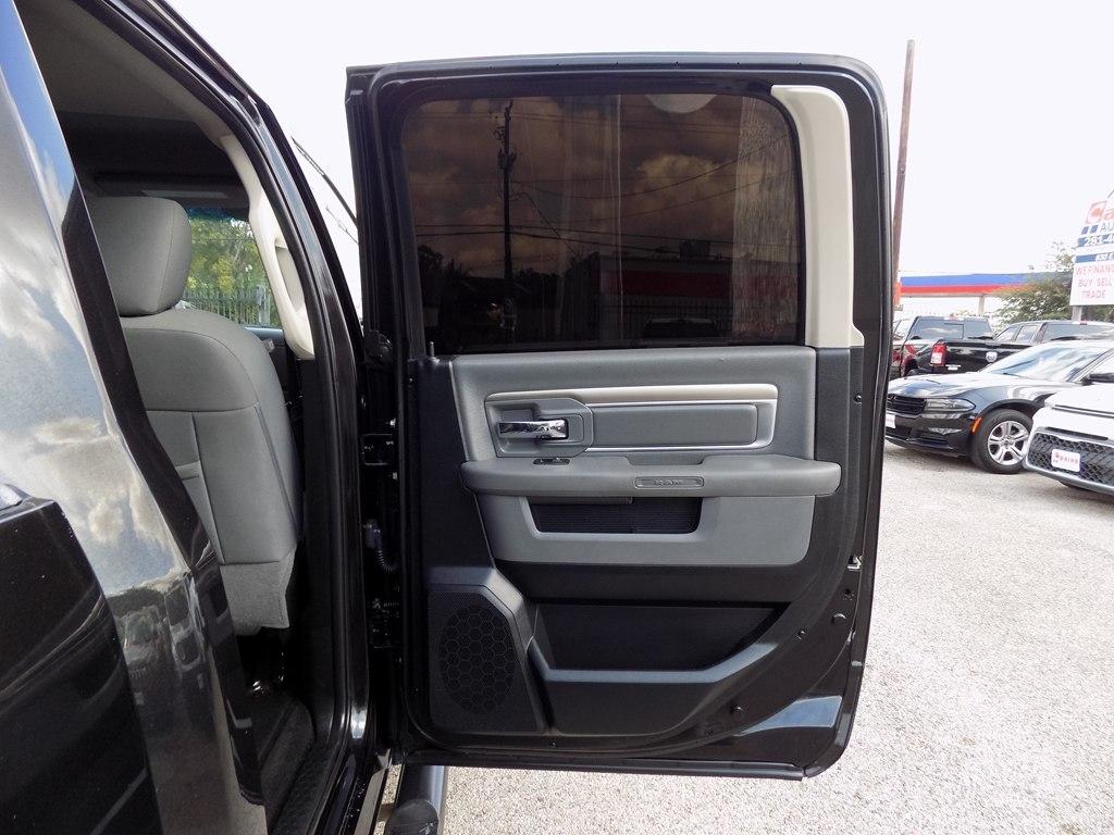 RAM 1500 SLT Crew Cab SWB 2WD 2017