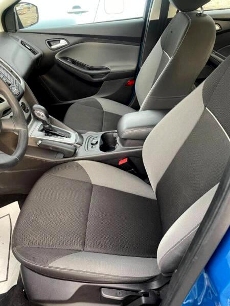Ford Focus SE Sedan 2014