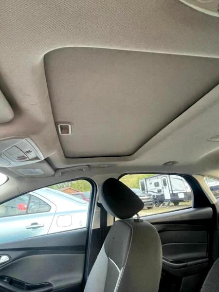 Ford Focus SE Sedan 2014