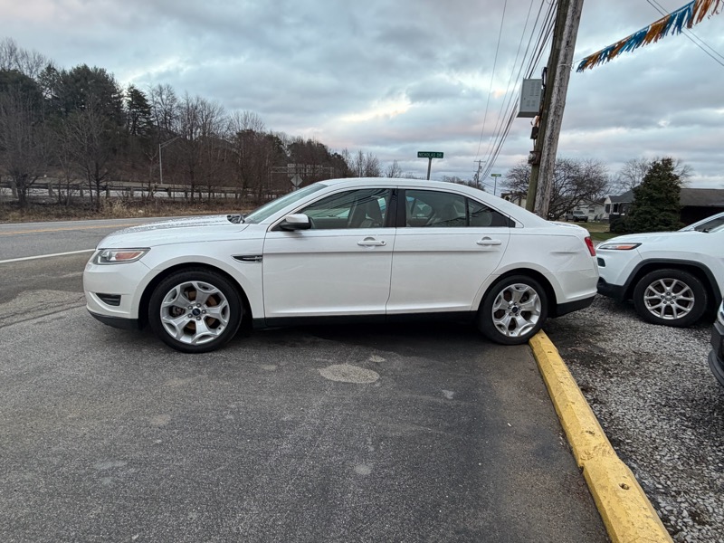2010 Ford Taurus SEL's photo